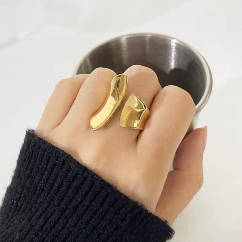 Modern contemporary 18K Gold plated Ring with Unique asymmetrical Design size 6